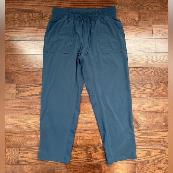 Lululemon Beyond the Studio Crop - Picture 8 of 10